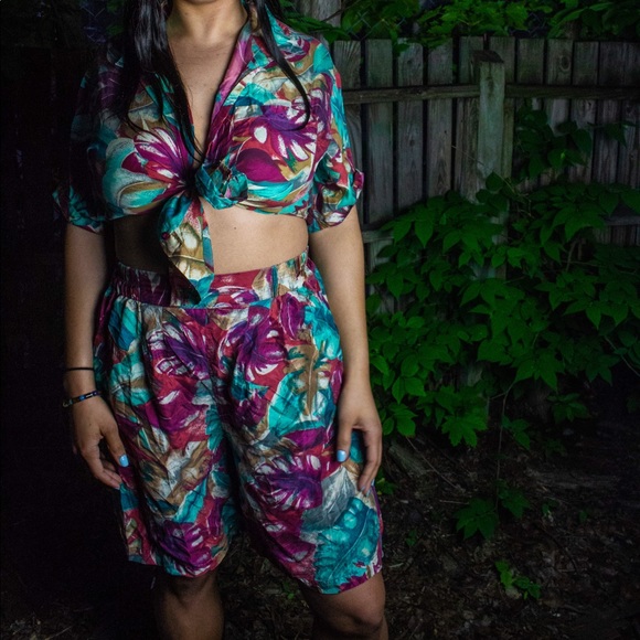 Hawaiian outfit. - Picture 2 of 2